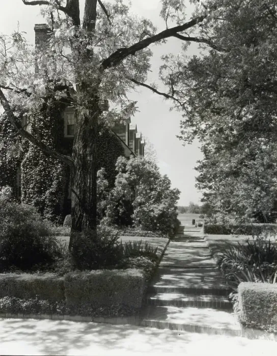 Framed Print : York Hall, Captain George Preston Blow, Route 1005 and Main Street, Yorktown, Virginia, 1929. Creator: Frances Benjamin Johnston. York Hall, Captain George Preston Blow, Route 1005 and Main Street, Yorktown, Virginia, 1929 Framed Print : York Hall, Captain George Preston Blow, Route 1005 and Main Street, Yorktown, Virginia, 1929. Creator: Frances Benjamin Johnston. York Hall, Captain George Preston Blow, Route 1005 and Main Street, Yorktown, Virginia, 1929