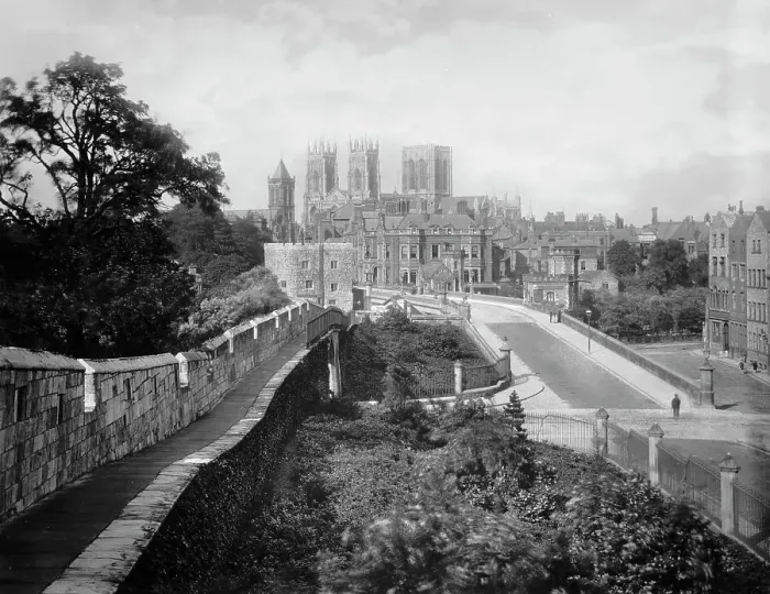 Framed Print : York Minster, c.(between 1900 and 1910). Creator: Unknown Framed Print : York Minster, c.(between 1900 and 1910). Creator: Unknown