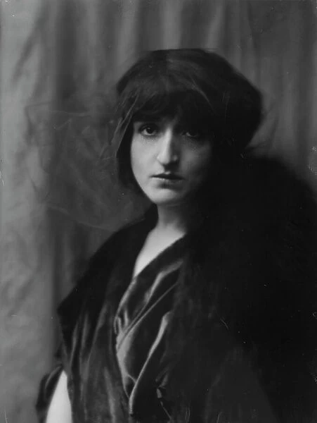 Yorska, Mme. portrait photograph, 1913. Creator: Arnold Genthe