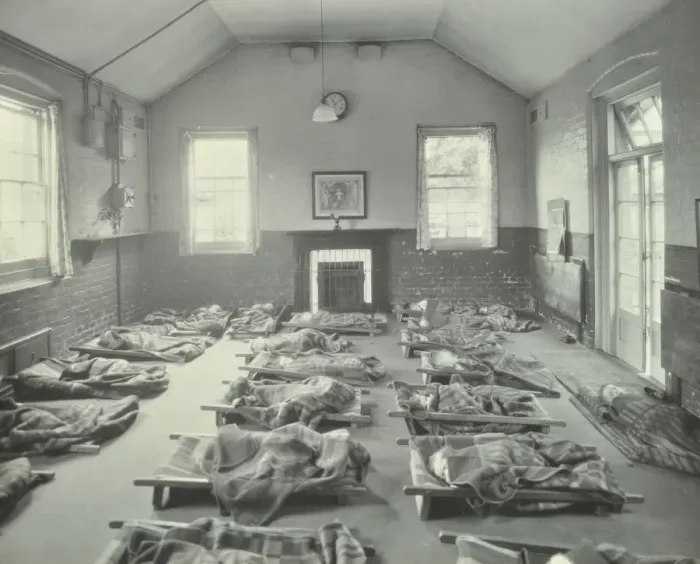 Framed Print : Young children asleep at Mitcham Residential School, London, 1931 Framed Print : Young children asleep at Mitcham Residential School, London, 1931