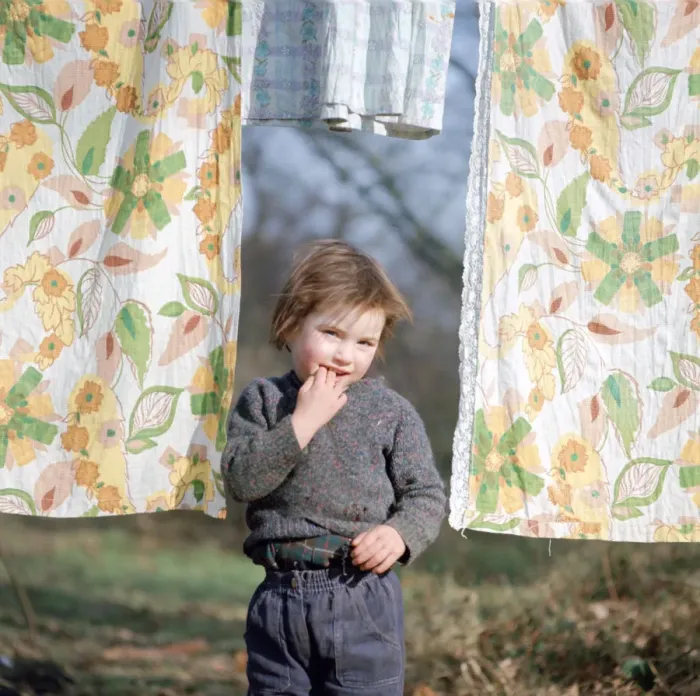 Framed Print : Young gipsy child of the Vincent family, Charlwood, Newdigate area, Surrey, 1964 Framed Print : Young gipsy child of the Vincent family, Charlwood, Newdigate area, Surrey, 1964
