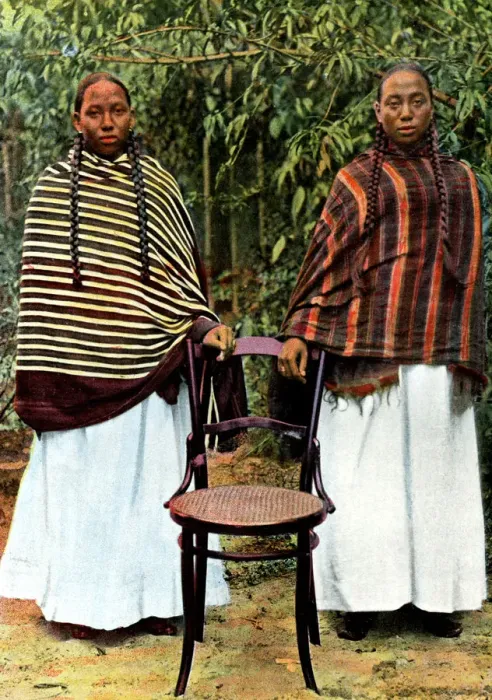 Framed Print : Young Hova women, Madagascar, late 19th century Framed Print : Young Hova women, Madagascar, late 19th century