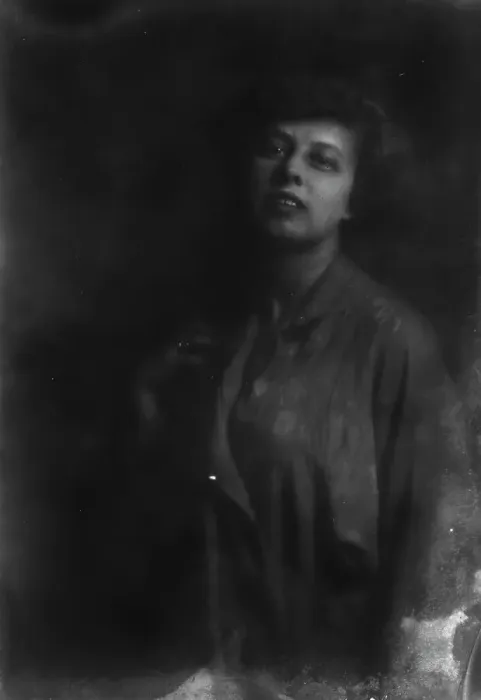 Framed Print : Young, Robert Percy, Mrs. portrait photograph, 1916 Feb. 11. Creator: Arnold Genthe Framed Print : Young, Robert Percy, Mrs. portrait photograph, 1916 Feb. 11. Creator: Arnold Genthe