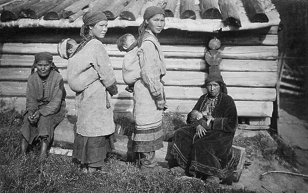 Young Shoria Women with Children, 1913. Creator: GI Ivanov