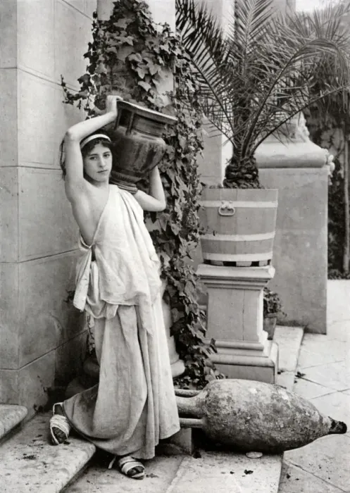 Framed Print : A young woman carrying a Roman vase on her shoulder, 1902-1903. Artist: Antonio Canovas Framed Print : A young woman carrying a Roman vase on her shoulder, 1902-1903. Artist: Antonio Canovas