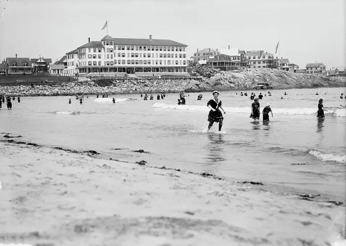 Framed Print : Young's Hotel from the beach, York, Me. c1904. Creator: Unknown Framed Print : Young's Hotel from the beach, York, Me. c1904. Creator: Unknown