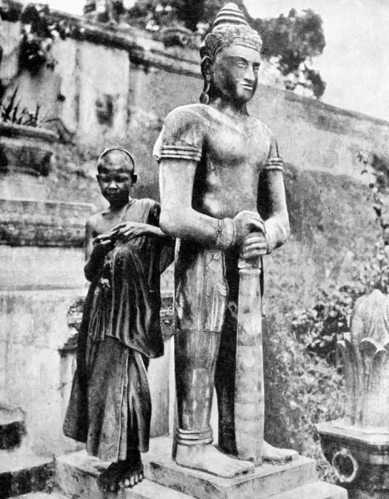 Framed Print : Youthful devotee of the great Buddha, 1936. Artist: Ewing Galloway Framed Print : Youthful devotee of the great Buddha, 1936. Artist: Ewing Galloway