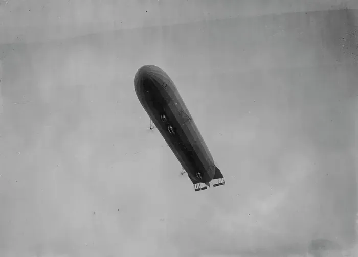 Framed Print : Zeppelin L II [i.e. zeppelin], between c1910 and c1915. Creator: Bain News Service
