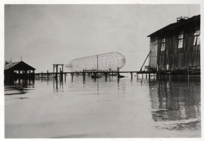 Framed Print : Zeppelin LZ 6 under construction, Germany, 1909 (1933) Framed Print : Zeppelin LZ 6 under construction, Germany, 1909 (1933)
