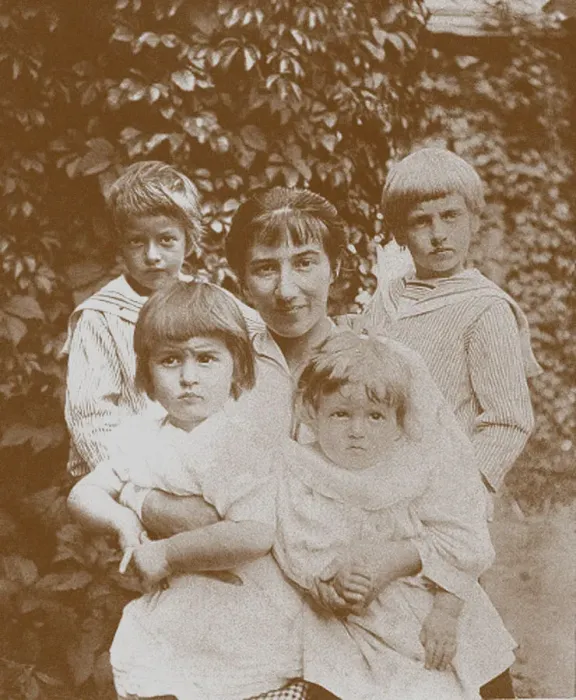 Framed Print : Zinaida Serebriakova with her children, 1920s. Artist: Anonymous Framed Print : Zinaida Serebriakova with her children, 1920s. Artist: Anonymous