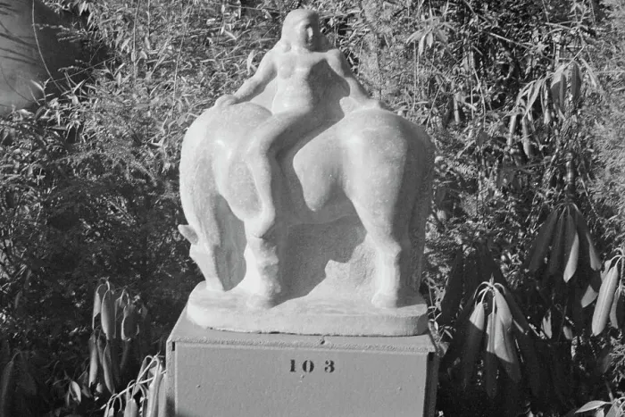 Framed Print : Zorach sculpture show, ca. 1922. Creator: Arnold Genthe
