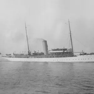 The 142 ton steam yacht Sapphire under way. Creator: Kirk & Sons of Cowes