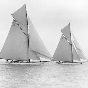 The 19-metre Wendula & Mariquita sail close-hauled, 1913