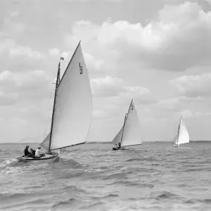 The 6 Metre Correnzia, The Whim and Snowdrop on a run, 1911. Creator The 6 Metre Correnzia, The Whim and Snowdrop on a run, 1911. Creator