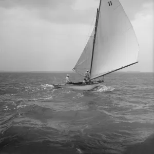 The 6 Metre Womba II running downwind, 1913. Creator: Kirk & Sons of Cowes