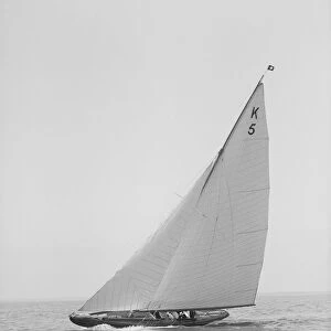 The 7 Metre yacht Strathendrick (K5), 1914. Creator: Kirk & Sons of Cowes