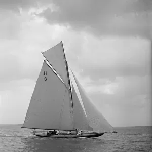 The 8 Metre Spero (H8) sailing upwind, 1912. Creator: Kirk & Sons of Cowes