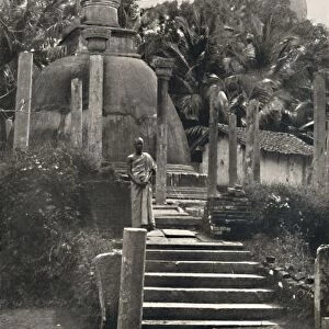 Ambatthala Dagoba in Mihintale, Ruhestatte der Reliquien des Mahinda, erbaut 275 v. Chr. 1926