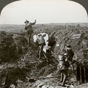 British soldiers attacking the Hindenburg Line, World War I, 1917-1918. Artist: Realistic Travels Publishers