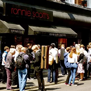 Crowd Scene, Ronnie Scotts, Soho, London, 5th June 2016. Artist: Brian O Connor