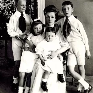 Elena Ivanovna Nabokova with children Sergei, Olga, Elena and Vladimir
