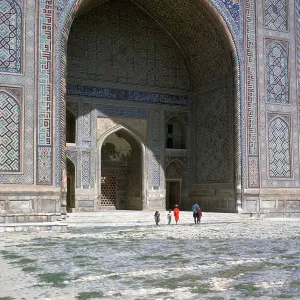 Facade of Shir-Dar Madrasa, 17th century