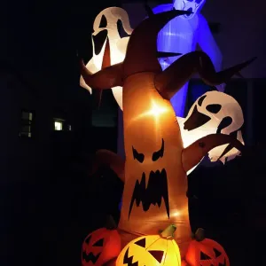 Halloween, San Diego, California, USA, 2022. Creator: Ethel Davies Halloween, San Diego, California, USA, 2022. Creator: Ethel Davies