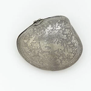 Hinged cosmetic box in the form of a clam s... Early or mid-Tang dynasty