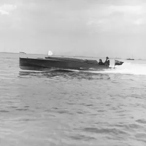 The hydroplane Izme under way, 1913. Creator: Kirk & Sons of Cowes The hydroplane Izme under way, 1913. Creator: Kirk & Sons of Cowes