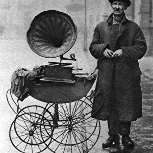 Kerb-side gramophone-player, Holborn, London, 1926-1927
