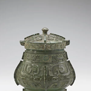 Lidded ritual wine container (you) with taotie and dragons, Late Shang dynasty