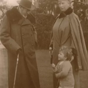 Their Majesties the King & Queen with Princess Elizabeth at Craigweil House, Bognor, c1930