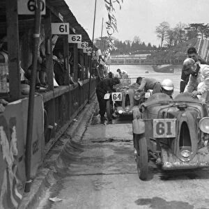 MG C types at the JCC Double Twelve race, Brooklands, 8 / 9 May 1931. Artist: Bill Brunell