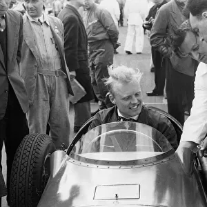 Mike Hawthorn in Vanwall, International Trophy Race at Silverstone 1955. Creator: Unknown