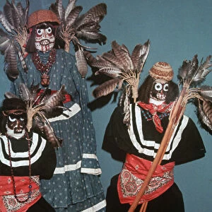Native American Deguero funerary effigies