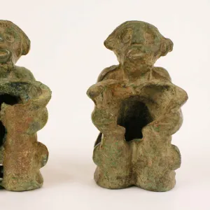 Pair of slide fittings in the form of monkeys, Late Shang dynasty or early Western Zhou