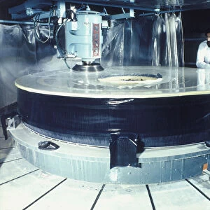 Polishing the mirror of the Hubble Telescope, 1980s