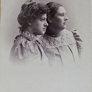 Portrait of Varvara Petrovna Dunayevskaya with daughter Larisa, 1900s