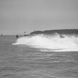 The power boat Maple-Leaf III under way, 1911. Creator: Kirk & Sons of Cowes