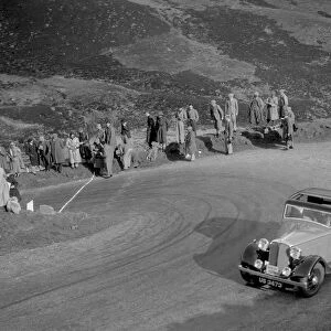 Rover 4-door saloon of WA Gilmour at the RSAC Scottish Rally, Devils Elbow, Glenshee, 1934