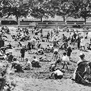 Sand pit, Bishops Park, Fulham, London, 1926-1927