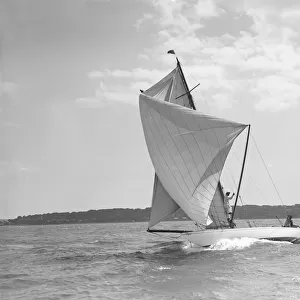 Setting spinnaker on the 8 Metre sailing yacht Spero, 1911. Creator: Kirk & Sons of Cowes