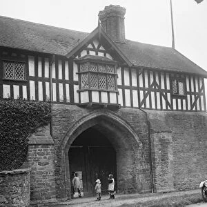 Singer 10 hp open 2-seater by the gatehouse of Stokesay Castle, Shropshire, 1920s