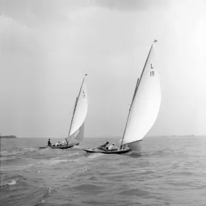 Sioma and Ejnar race downwind, 1912. Creator: Kirk & Sons of Cowes Sioma and Ejnar race downwind, 1912. Creator: Kirk & Sons of Cowes