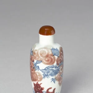 Snuff Bottle with a Dragon and a Carp, Qing dynasty (1644-1911), 19th century