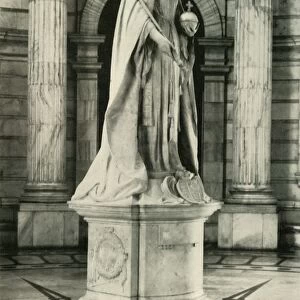 Statue of Queen Victoria, 1925. Creator: Unknown