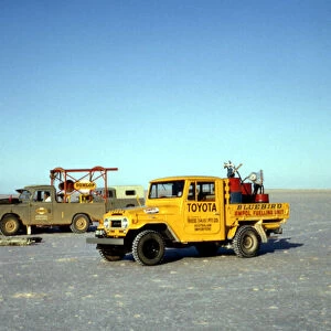 Support vehicles, Bluebird CN7 World Land Speed Record attempt, Lake Eyre, Australia