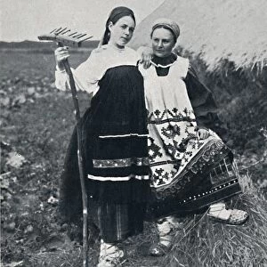 Two women of Ryazan, Central Russia, 1912. Artist: J Daziaro