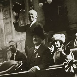 Woodrow Wilson returns from Paris after the signing of the Treaty of Versailles, 1919