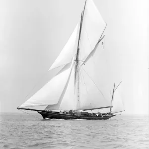 The yawl Wendur sailing close-hauled, 1913. Creator: Kirk & Sons of Cowes The yawl Wendur sailing close-hauled, 1913. Creator: Kirk & Sons of Cowes